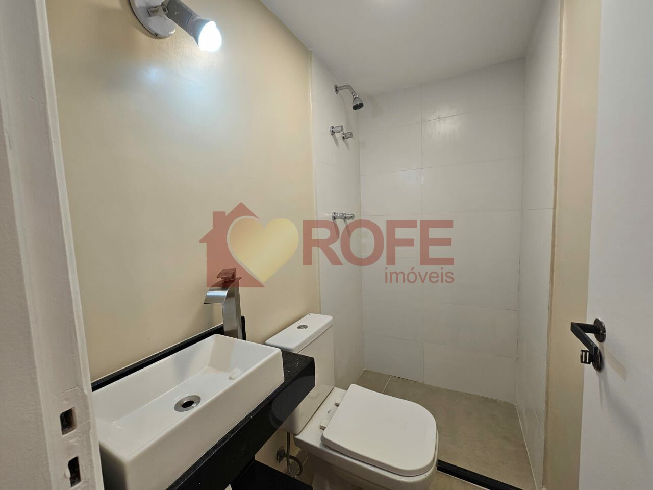 Via Due Macelli, venda, 2 quar