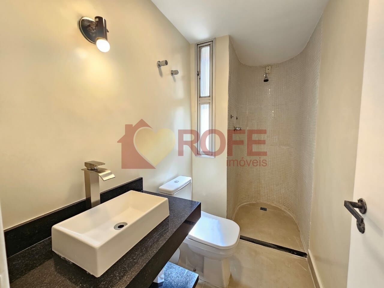 Via Due Macelli, venda, 2 quar