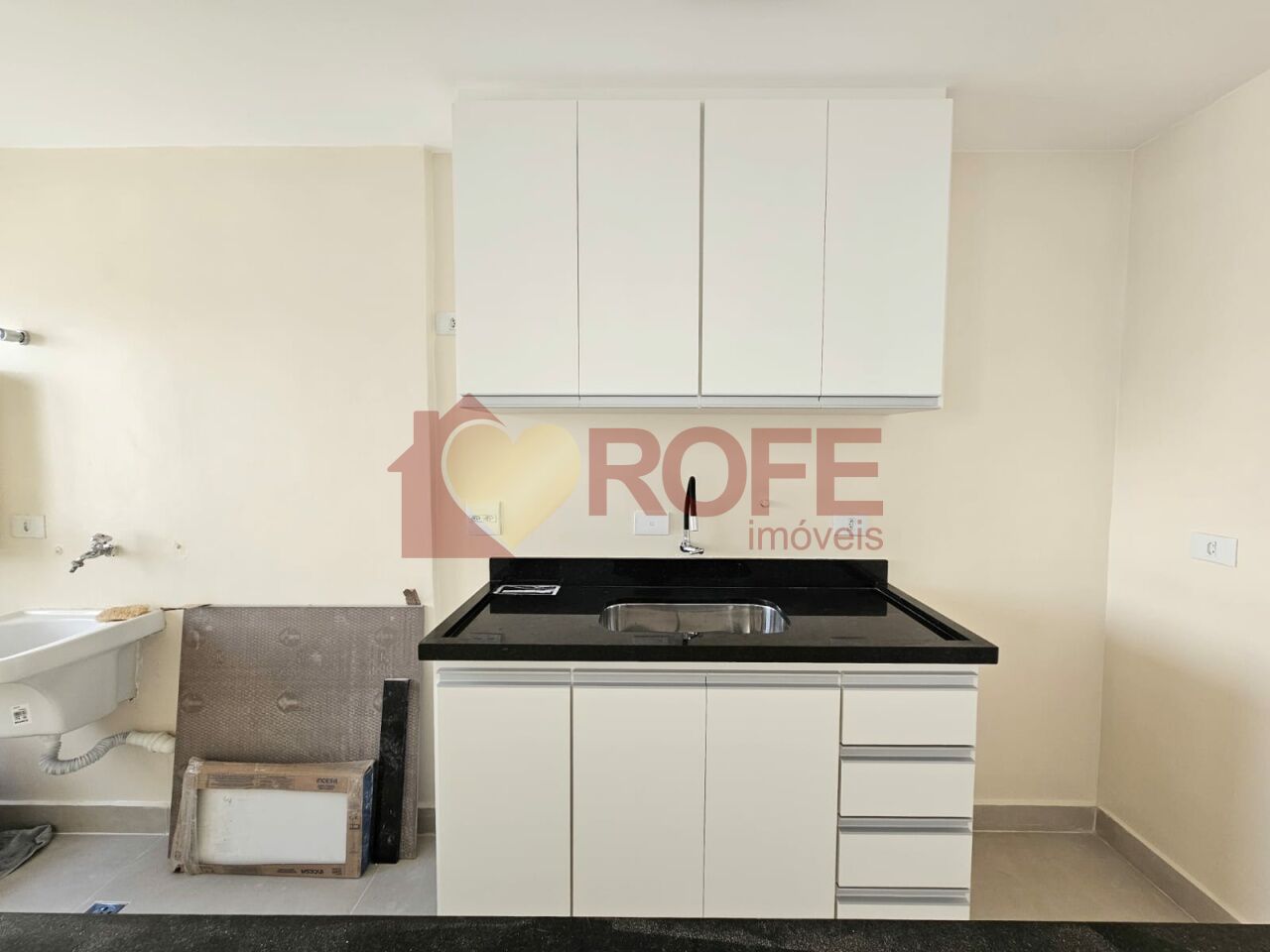 Via Due Macelli, venda, 2 quar