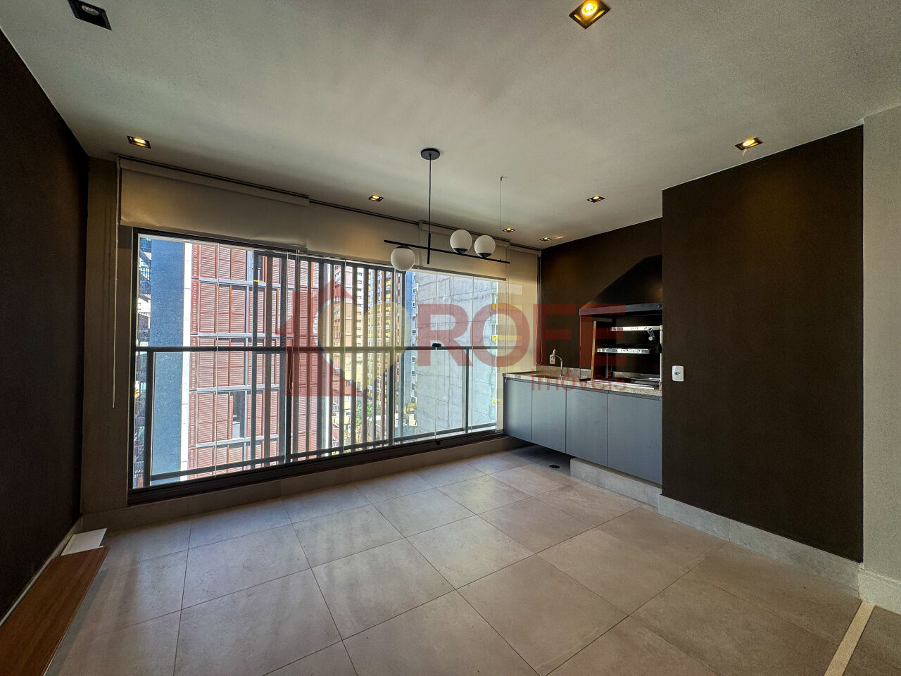 CHURRAQUEIRA A CARVÃO 